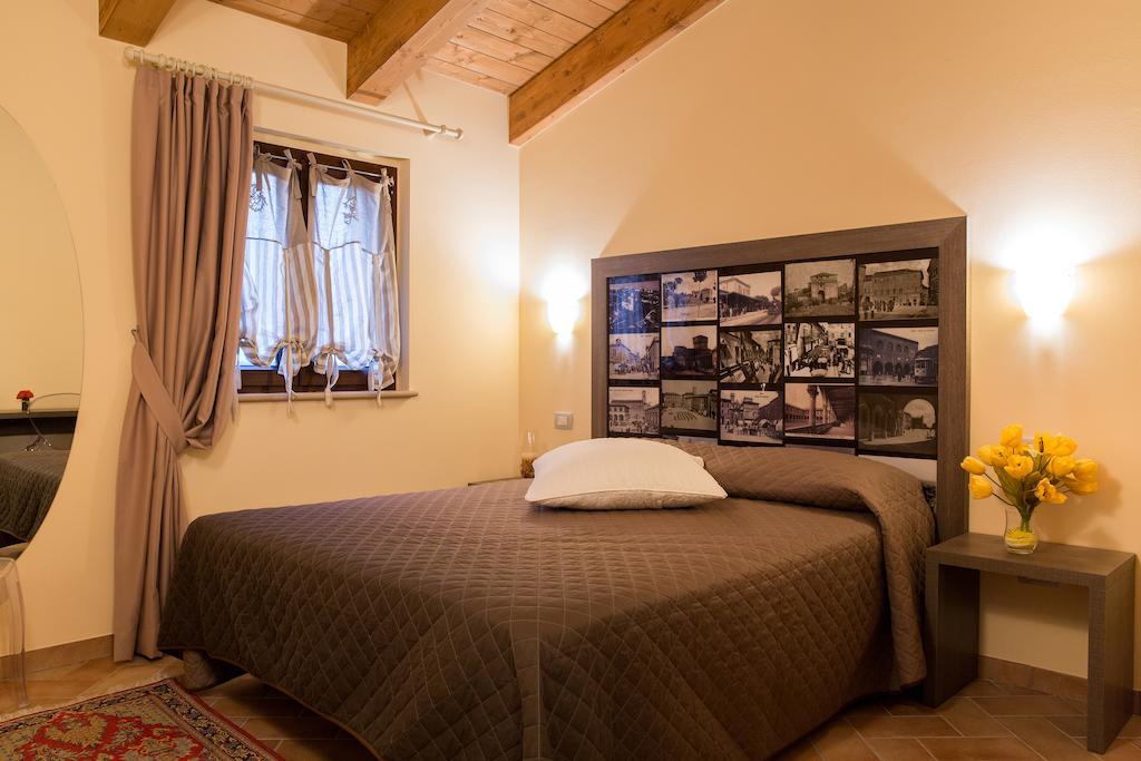 Locanda Borgognina Lucrezia Camera foto